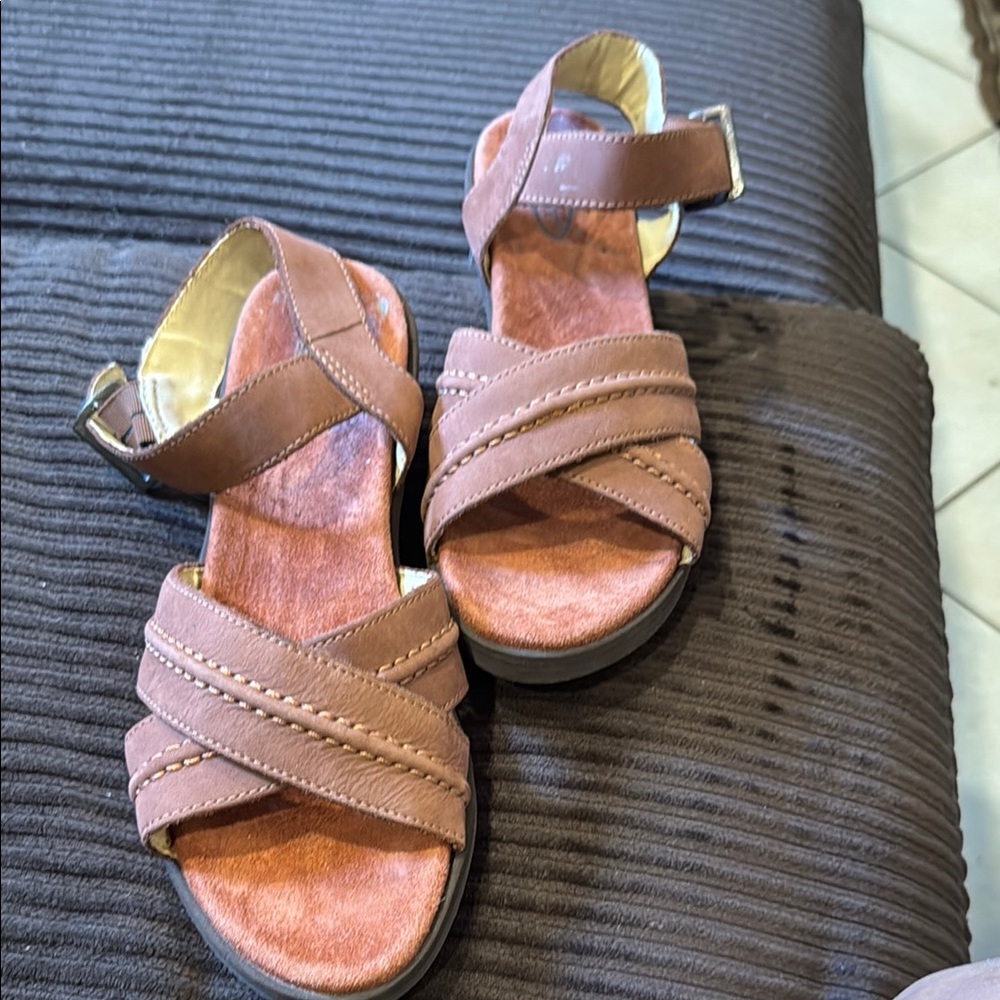 NWOT Rockport Brown Wedges
